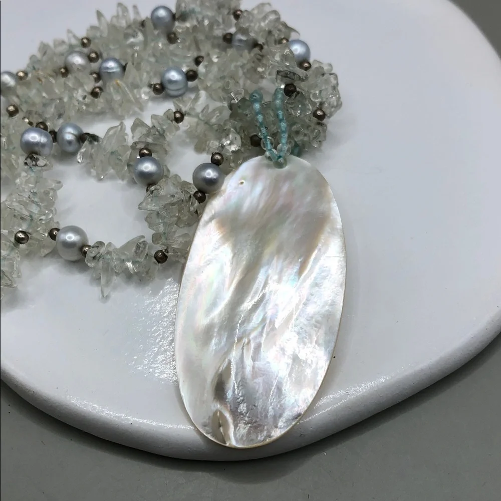 LUCAS LAMETH LUC MOTHER of PEARL Pendant Quartz Crystal Bead Necklace Pearls 925